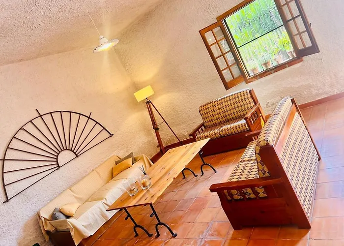 Cresta, Private With Pool