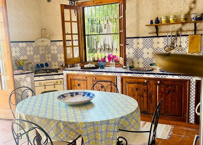 Cresta, Private With Pool *