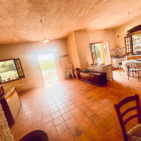 Cresta, Private With Pool Vila Naso